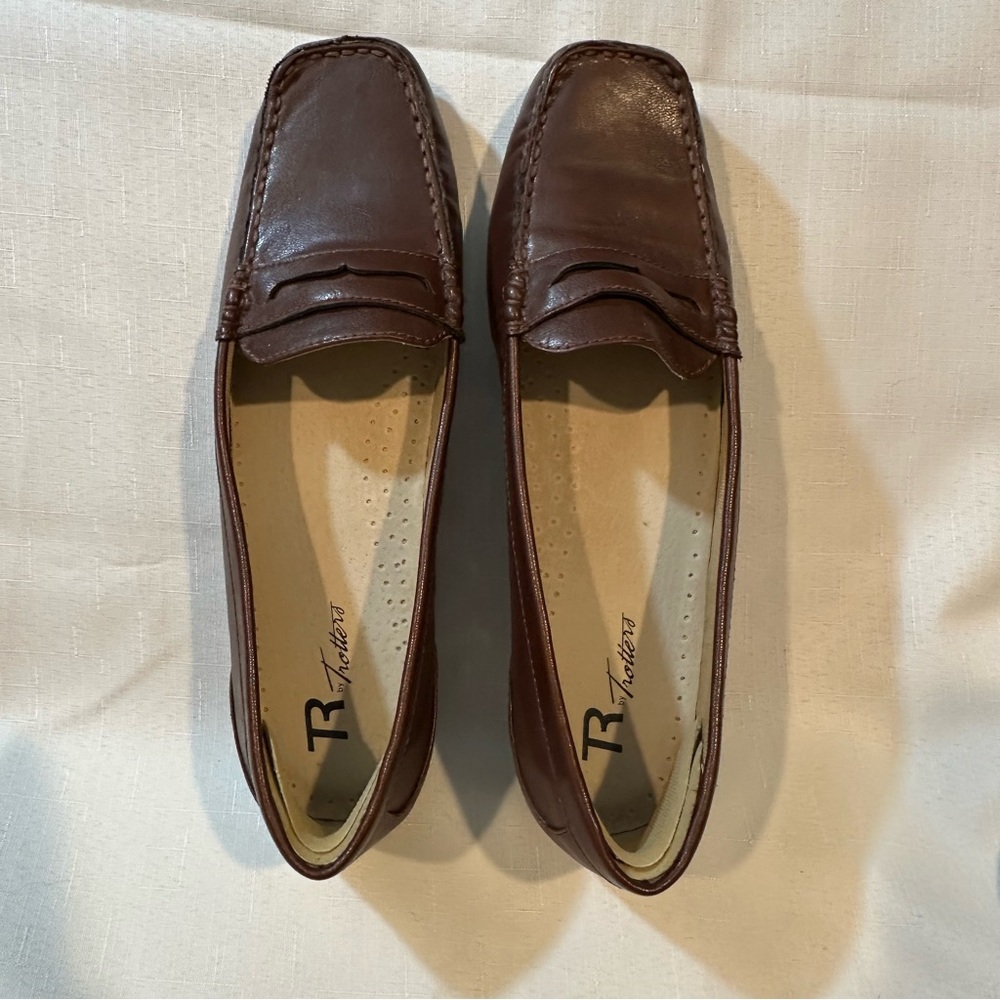 Trotters Brown Leather Penny Loafers Womens 9.5N Narrow Comfort Shoes
